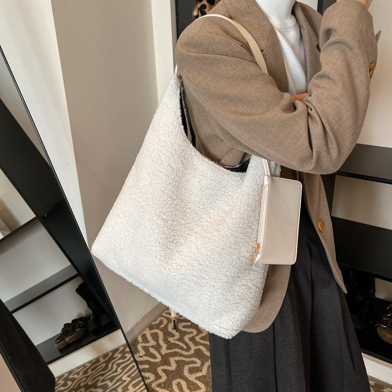 Lamb wool bag autumn and winter 2025 new large-capacity shoulder shopping bag high-end commuter tote bag