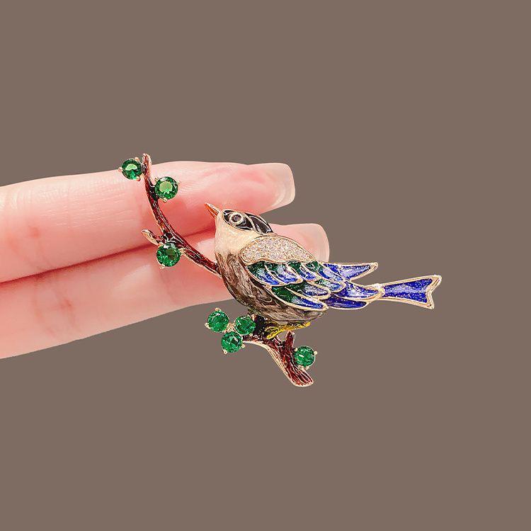 High-End Enamel Magpie Brooch: Elegant Chinese Style Bird Pin Accessory