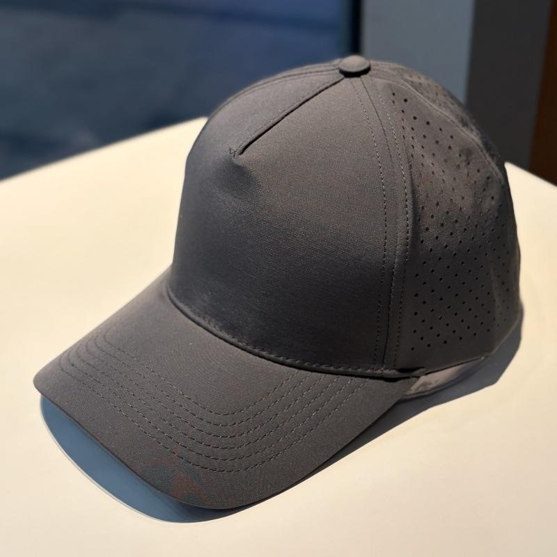 Gorra Snapback Impermeable de Poliéster en Blanco con Logo Agujero Perforado Cortado a Láser 5 Paneles Secado Rápido Gorra Trucker Unisex