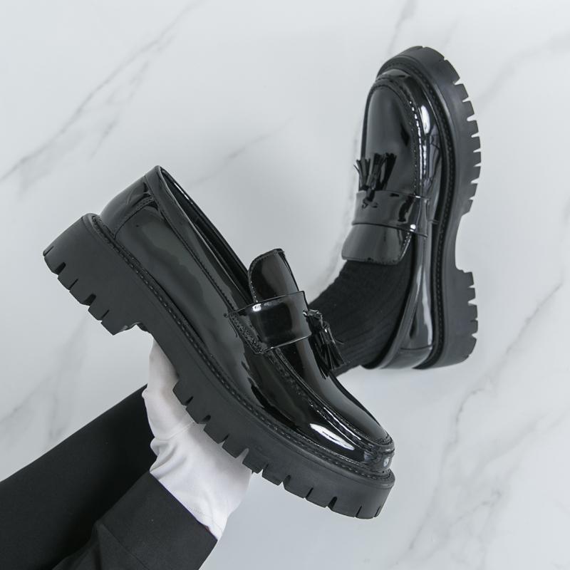 Lyxiga läderskor för män Brittisk höjdökande tjock sula trendiga glansig yta avslappnade en-fotsloafers