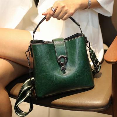 Borsa a secchiello tote in pelle cerata stile europeo e americano da donna 2021