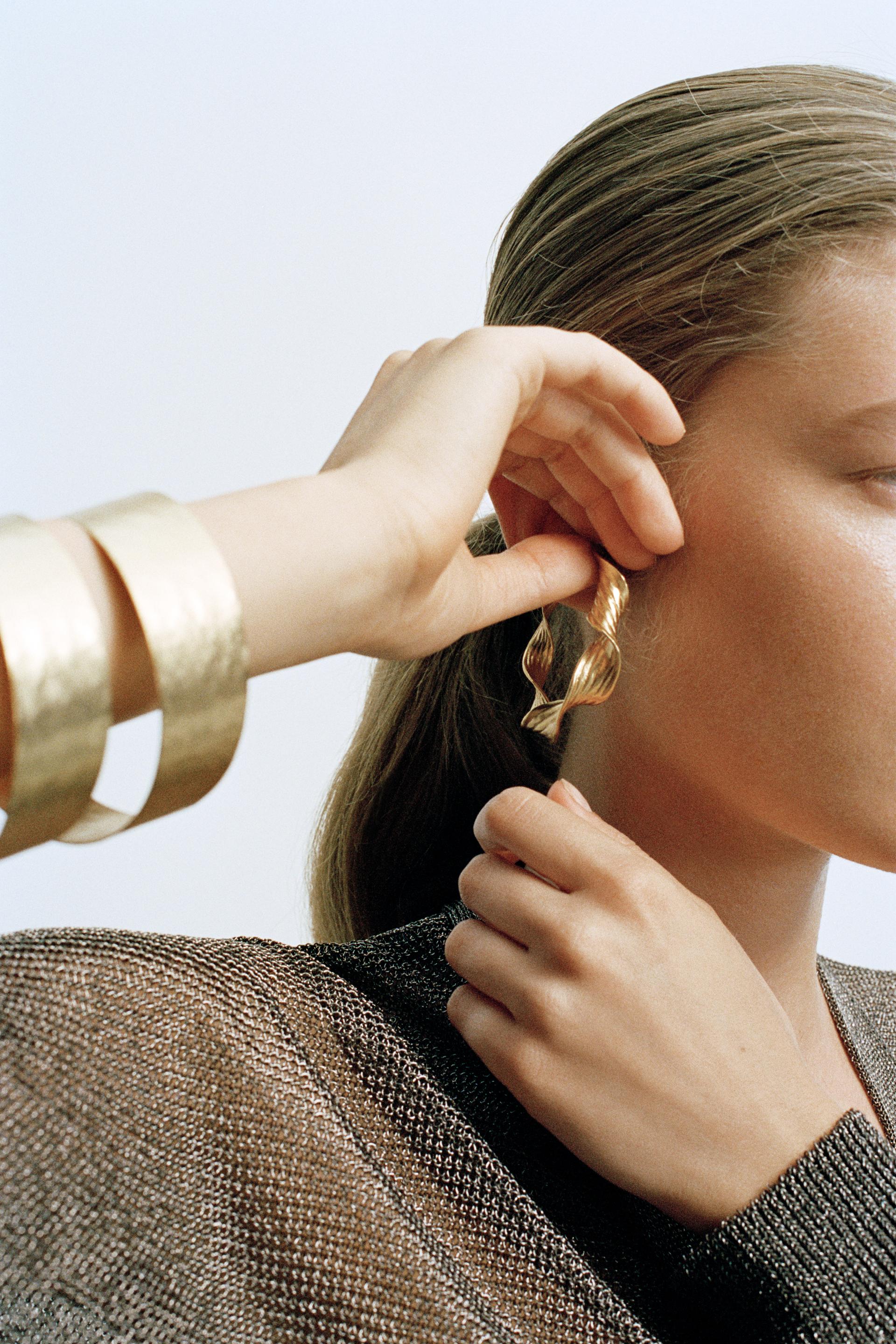 

ТЕКСТУРИРОВАННЫЕ СЕРЬГИ-КОЛЬЦА