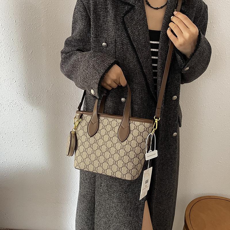 European and American printed hand-held large bag, new women's shoulder retro versatile commuter large-capacity tote bag