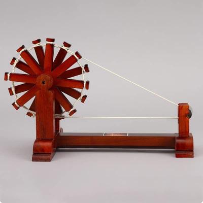 Gandhi Charkha Holz-Ausstellungsstück Heimdeko Handwerk (23 x 14 x 12.5 cm, Braun) 1 Stück