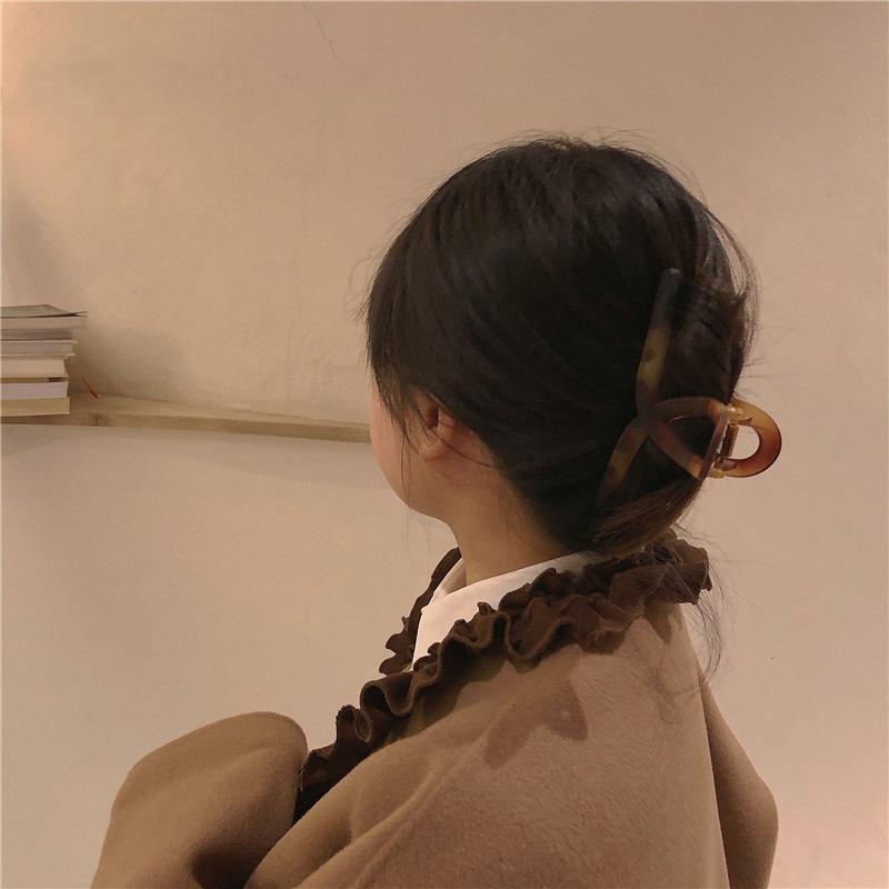 Summer Amber Gentle Matte Large Grab Clip Temperament Brown Scrub Back Head Hairpin Shark Clip