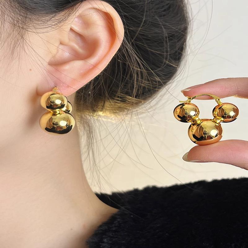 2024 High-End Retro Glossy Round Ear Cuff Earrings for Women - Stylish Niche Design Metal Jewelry
