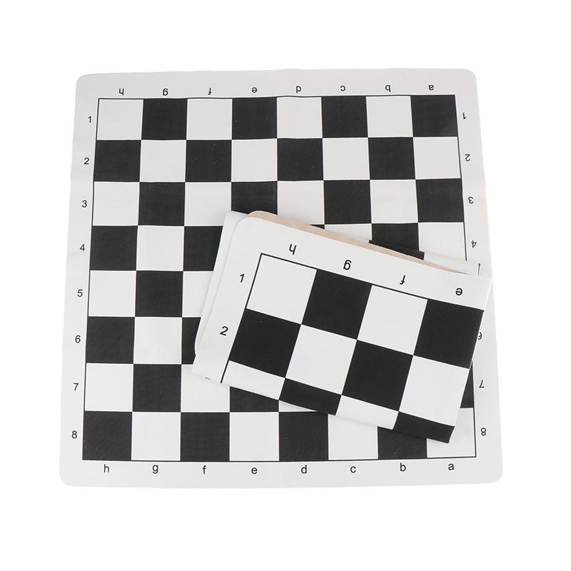 Schwarz-weißes tragbares Schachbrett 43 cm 51 cm Pu-Leder Weiches Turnierschachbrett für Lernspiele für Kinder