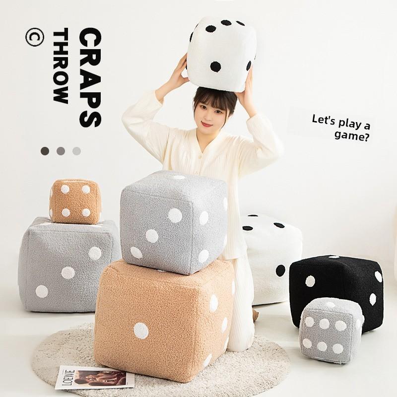 Cuscino Peluche Dado Creativo Con Design Ricamato Per Arredamento Casa E Appassionati Di Giochi