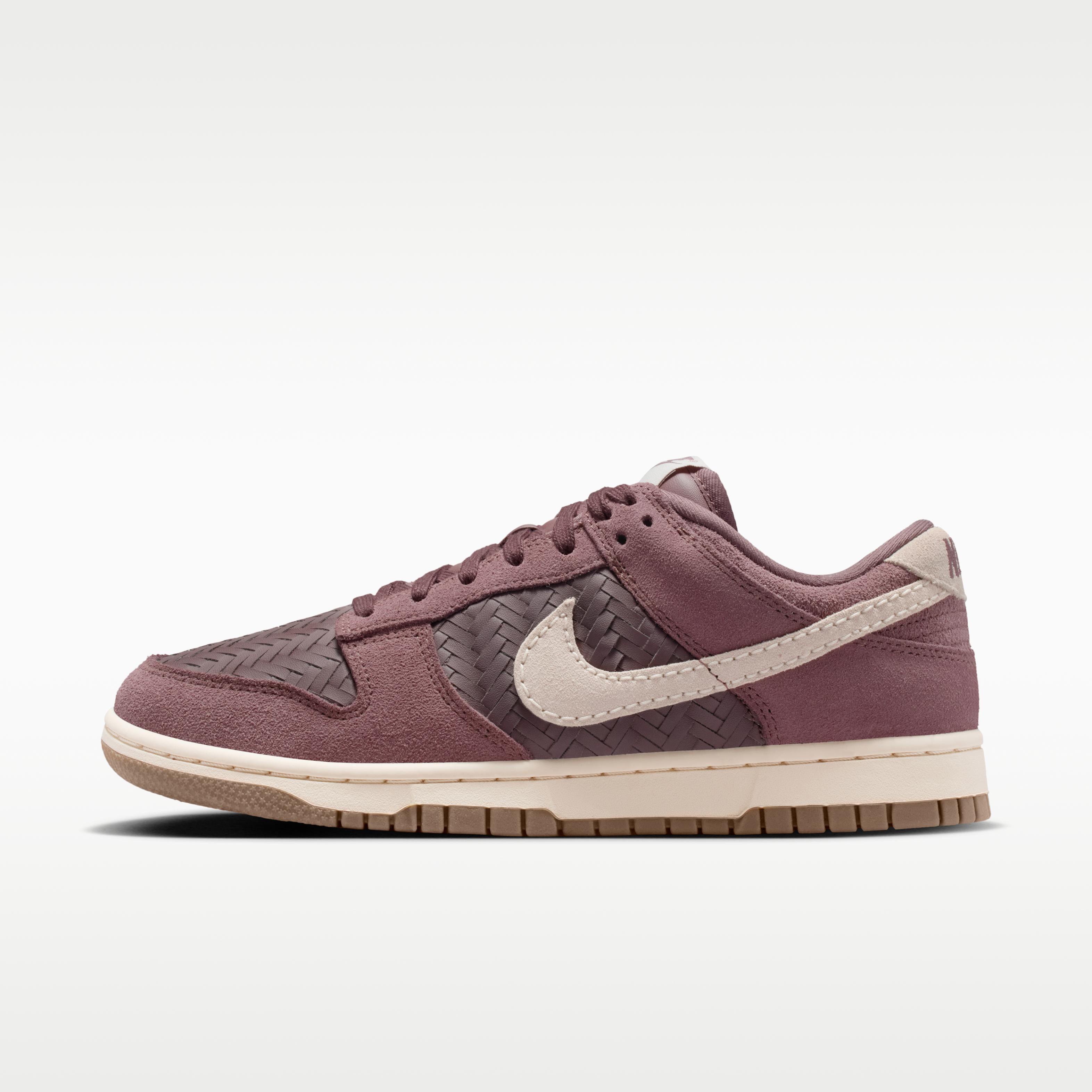 

Nike Dunk Low Premium SE Woven Tattoo Gum (Women s) 35.5