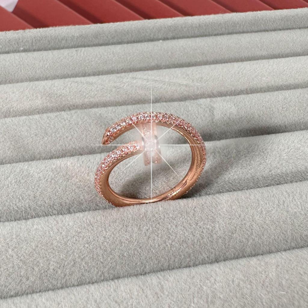Anello aperto regolabile geometrico pavimentato in zirconi, trendy e di lusso