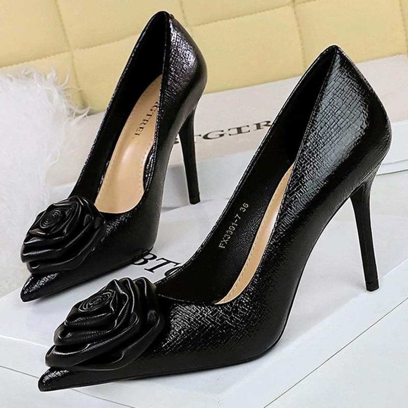 Women's 7 Cm 10 Cm Patent Leather Flowers Women Pumps Sexy Pointed Toe Thin Low Heels Wedding Elegant Party Shoes Zapatos Mujer