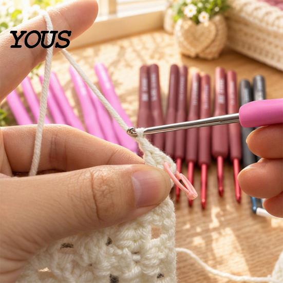 Knitting Tools Case 1 Set Crochet Hook Kit, 8 Sizes 2.5mm-6mm Yarn Portable Supplies with Storage , Soft TPR Handle Needle & Scissors