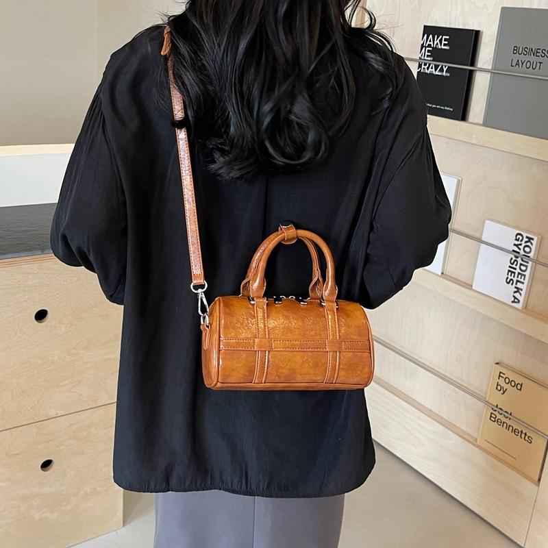 Fashion Hand-held Bowling Bag Women's 2025 Winter New Simple Pleated Shoulder Bag Niche Trend Messenger Women's Bag