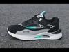 Atmungsaktive weiße Mesh-Sportschuhe mit dicken Sohlen