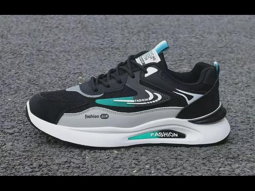 Atmungsaktive weiße Mesh-Sportschuhe mit dicken Sohlen