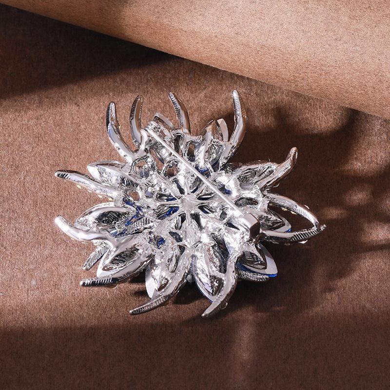 Crystal Flower Brooch Pins Women Badge Jewelry Wedding Party Gifts