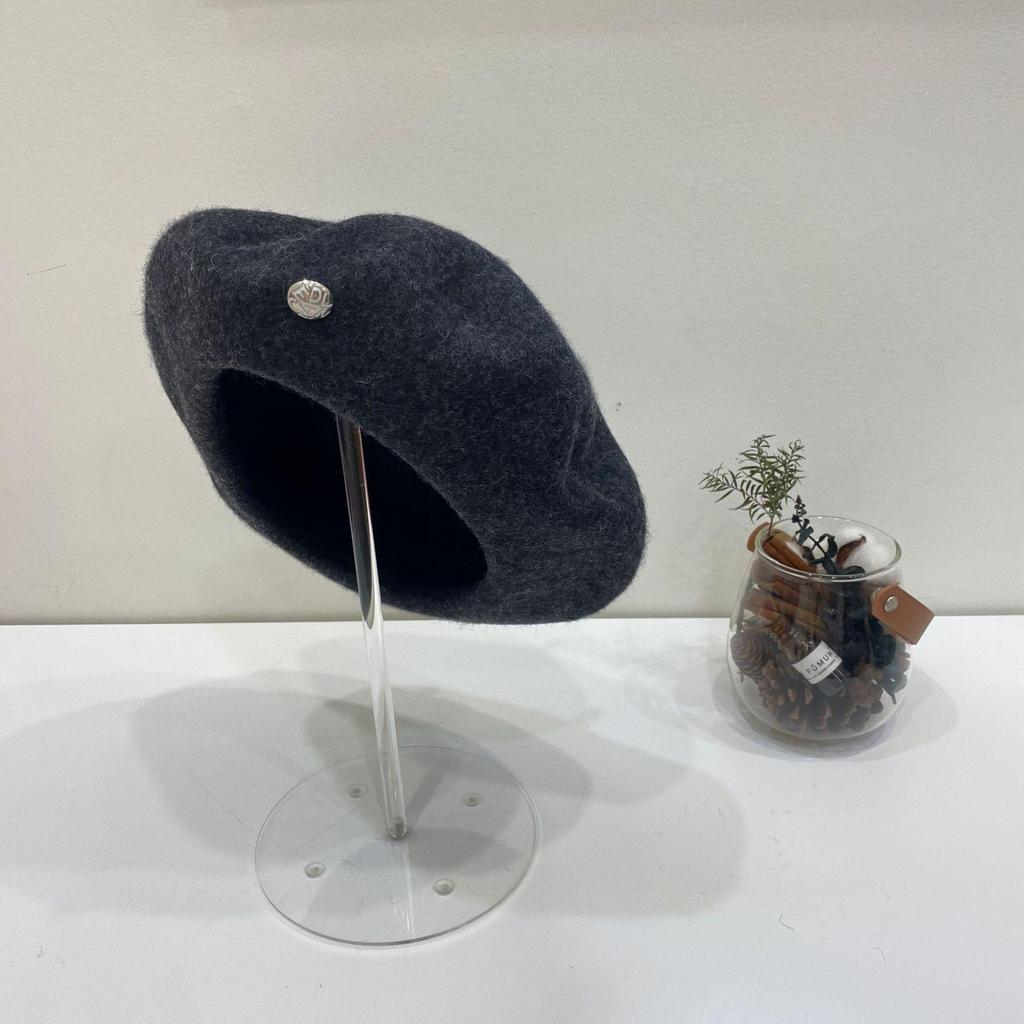 Women's High-Quality Wool Beret: Buttoned, Retro Style, Solid Color, Versatile Hat for Autumn and Winter