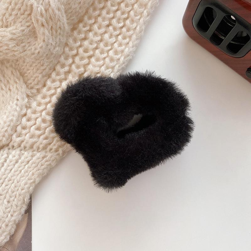 

Осенне-зимние плюшевые заколки для волос для женщин, однотонные заколки для волос из искусственного меха в форме сердца, заколки-автоматы для хвостика, модные аксессуары для волос Size fits all