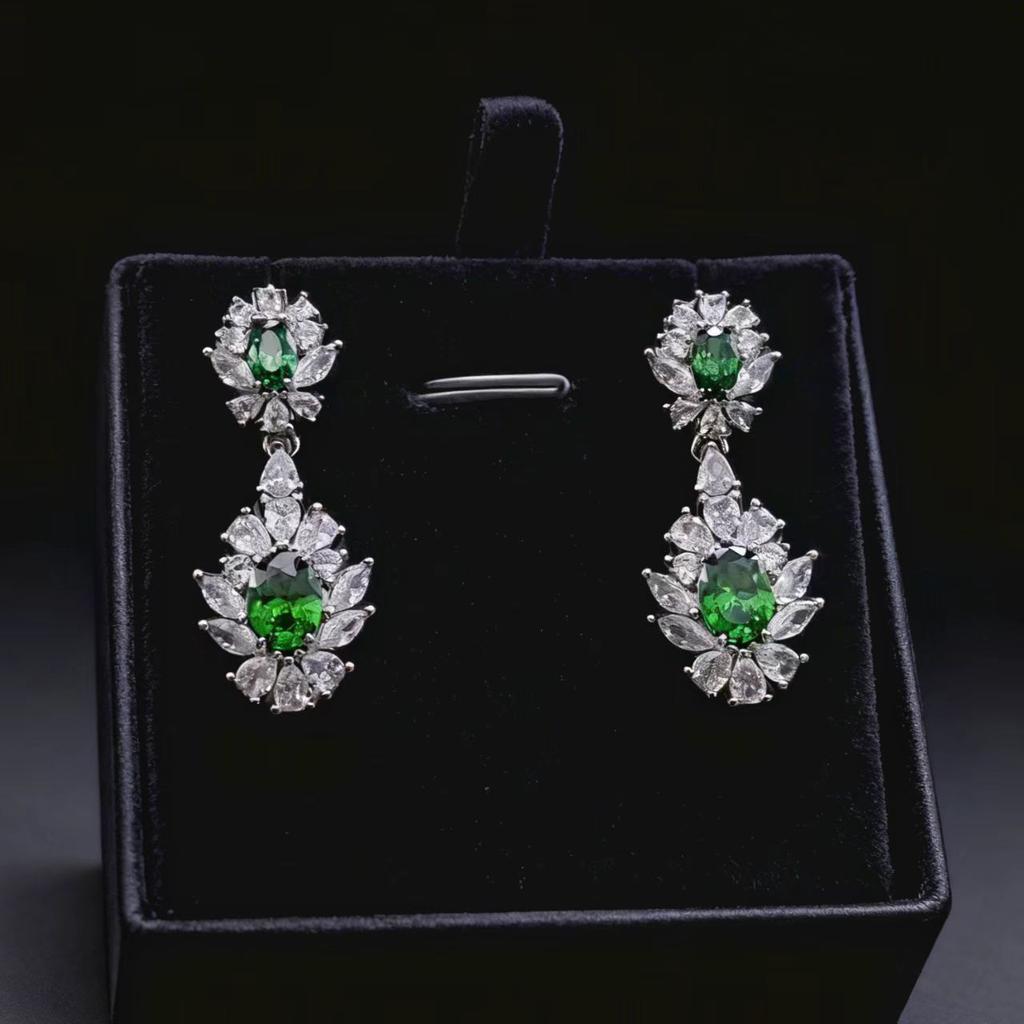 Vintage Colored Jewelry Set Simulation Sapphire Pendant 10 * 12 Stud Earrings 6 * 8 Ring 8 * 10 Three-Piece Jewelry Set