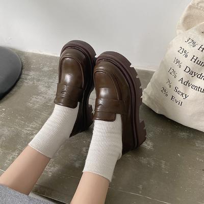 Slipper Damen 2025 neu Frühling Plateau dick Absatz Studenten Pedal Retro Britischer Trend schwarz Einzelne Schuhe