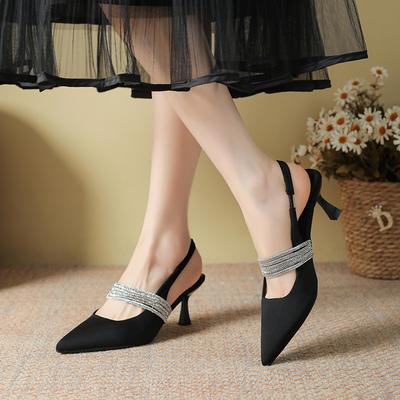 Sommer neue High Heels Damenmode dünner Absatz vielseitig flacher Ausschnitt spitz zulaufend Riemchen hinten Strass Taschenkopf Sandalen sind nicht ermüdend