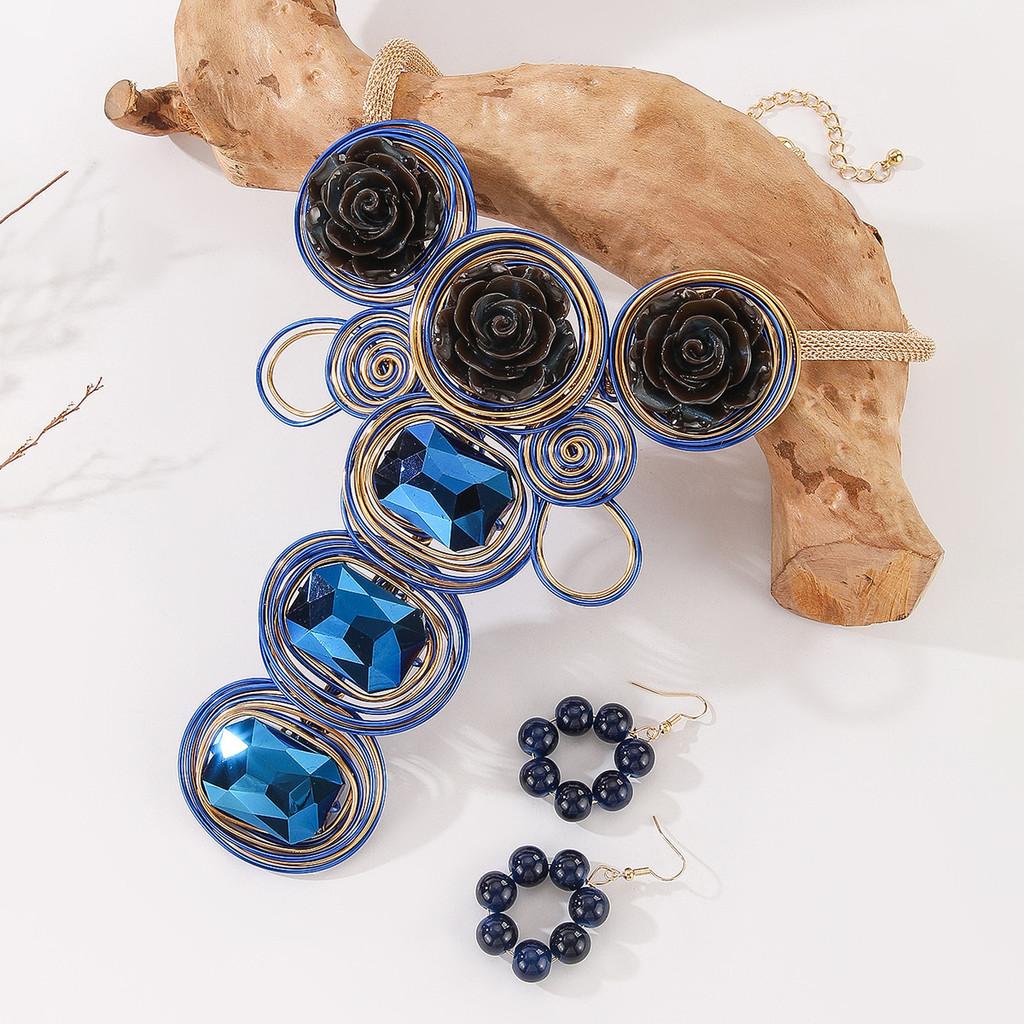 Chic Women Geometric Pendant And Earrings Set With Crystal And Resin Flowers