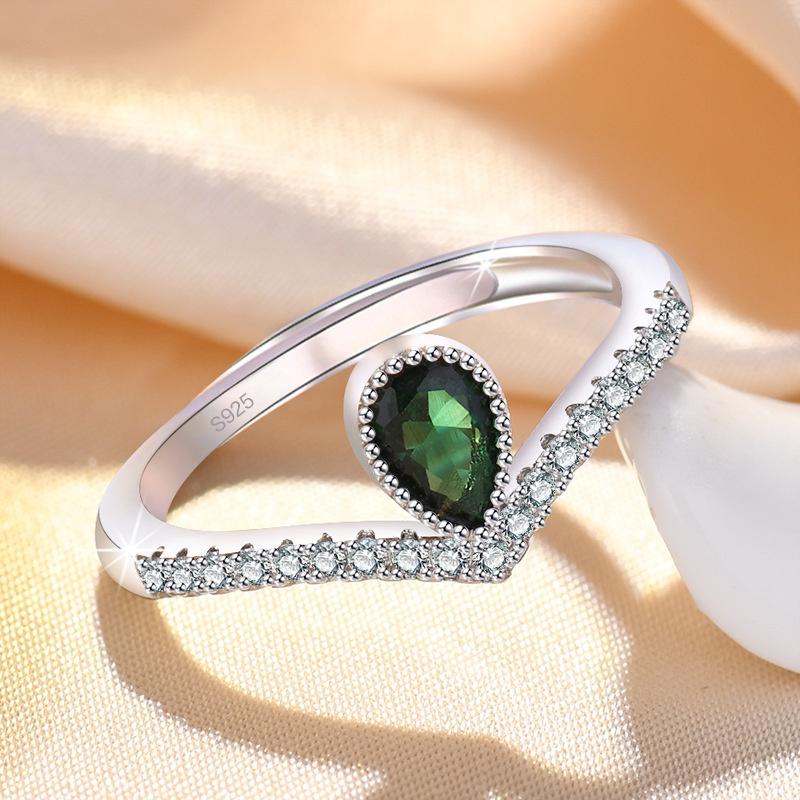 Copper Vintage Elegant Ring With Adjustable Opening Emerald Green Stone