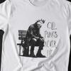 Old Punks Never Die T-shirt Punk Nero Goth Rockabilly Maglietta Grafica Tagliente Regalo Musicale per Fan dello Stile Alternativo Maglietta Regalo