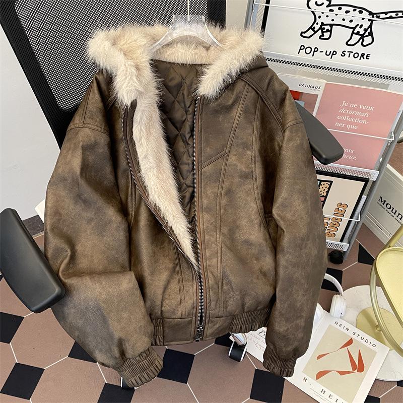 Męska Oversize'owa Kurtka ze Spranego Skóry z Kołnierzem ze Sztucznego Futra i Kapturem Zimowy Płaszcz