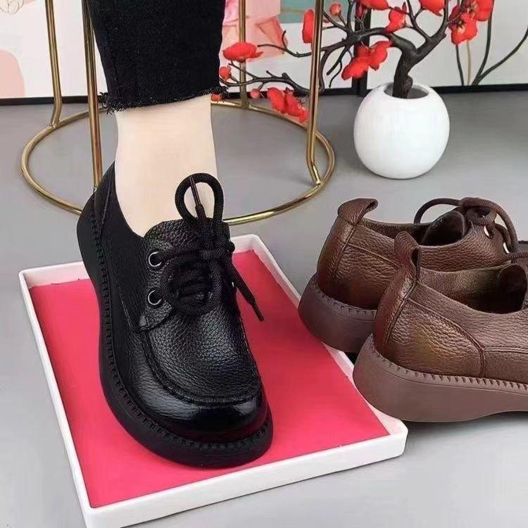 

Leather shoes mother shoes lace-up shoes women s 2025 new women s shoes office worker mother shoes casual versatile platform single shoes 35