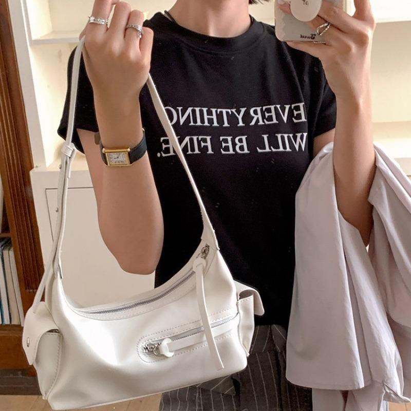 A Cool and Stylish Motorcycle Underarm Bag with A Single Shoulder and A Retro Hand-held Small Bag