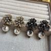 Mittelalterliche Vintage-Ohrringe Sind Altmodische Goldene Blumenstecker mit Diamantenbesatz, Elegante und Vielseitige Ohrringe.