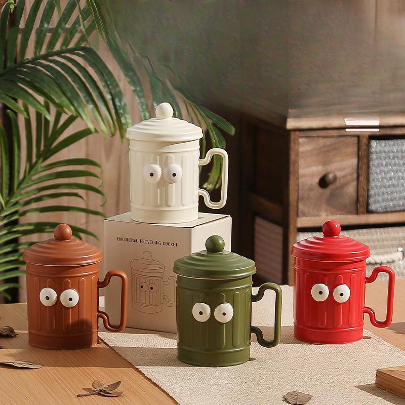 Mugg med lock Stor kapacitet Rolig keramisk vattenkopp Högt utseende Konstig kopp Souvenirgåva för flickor