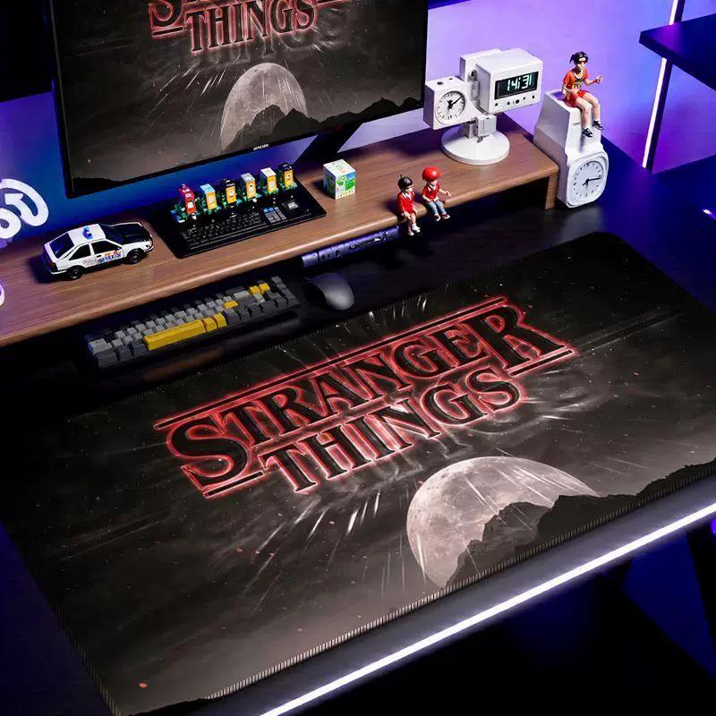 Stranger Things Kožená podložka pod myš Malá Velká Klip z filmu Podložka na stůl do koleje E-sport Protiskluzová podložka pod myš a klávesnici Personalizovaná Kreativní podložka na stůl