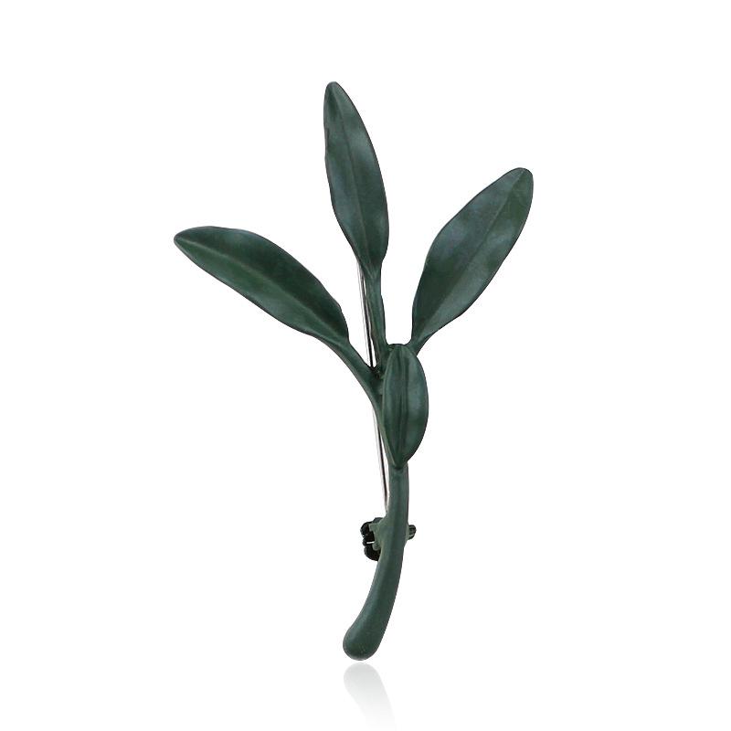 Elegant Tea Leaf Brooch: Three-Dimensional Plant Badge