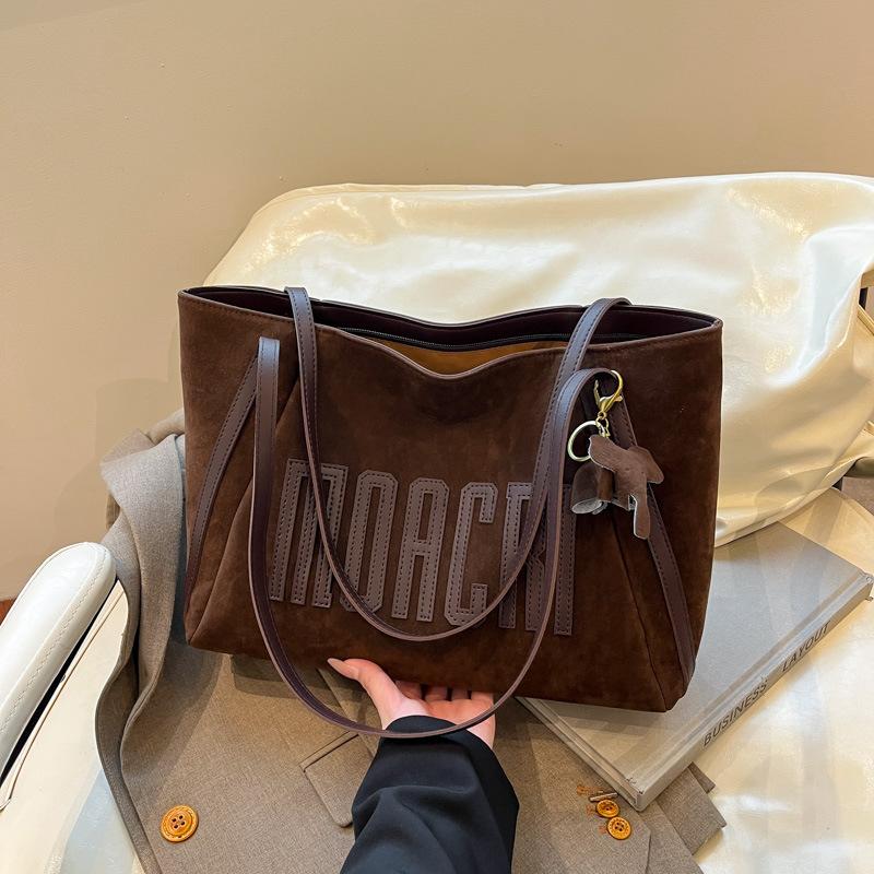 

Shoulder bag women s large capacity 2025 autumn and winter new bag high value niche college student class bag tote bag