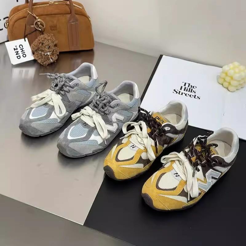 Doppelfarbiges Bandleder superweiche flache Sohle Deutsche Trainingsschuhe Damen 2025 Frühling neu vielseitiger Buchstabenfuß kleine Forrest Gump Sportschuhe