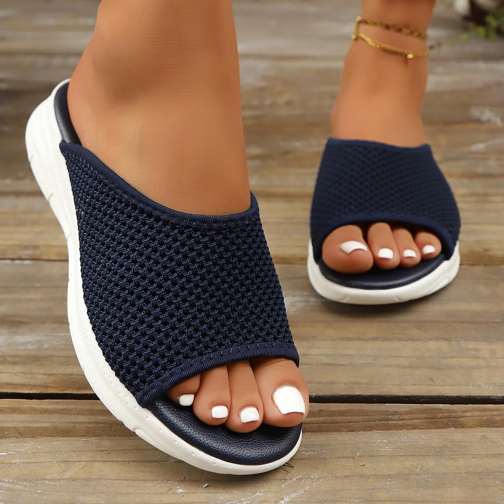 Large Flat Casual Slippers for Women's Fashion, Versatile and Lightweight Mesh Beach Sandals, Suitable for Outdoor Activities