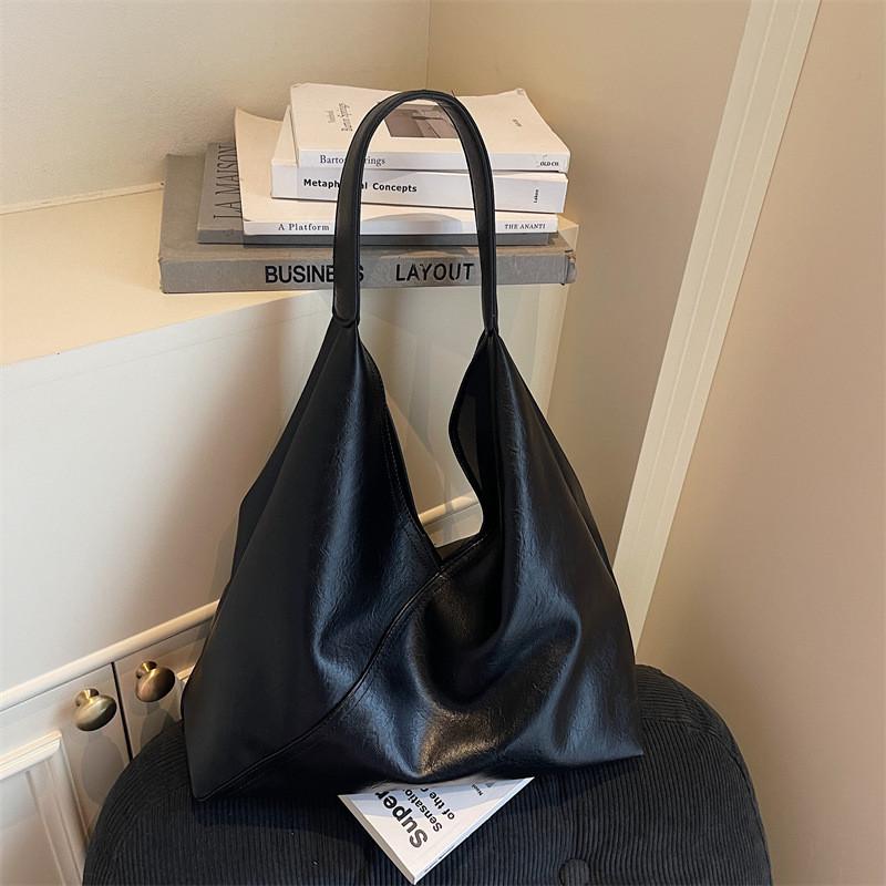 IELGY Casual Soft Surface Retro Large Capacity Bag All-Match One-Shoulder Commuter Bucket Bag
