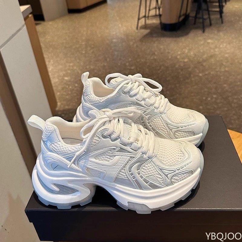 Bequeme, lässige Damenschuhe mit dicker Sohle und Absatzverstärkung – atmungsaktives, modisches und vielseitiges Sommer-Sportschuhmaterial aus Mesh.