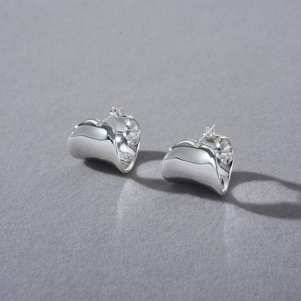 Summer Silver Curved Smooth Wide Version Ear Buckle Earrings, Fashionable Niche High-End Temperament Trendy And Fashionable Earrings