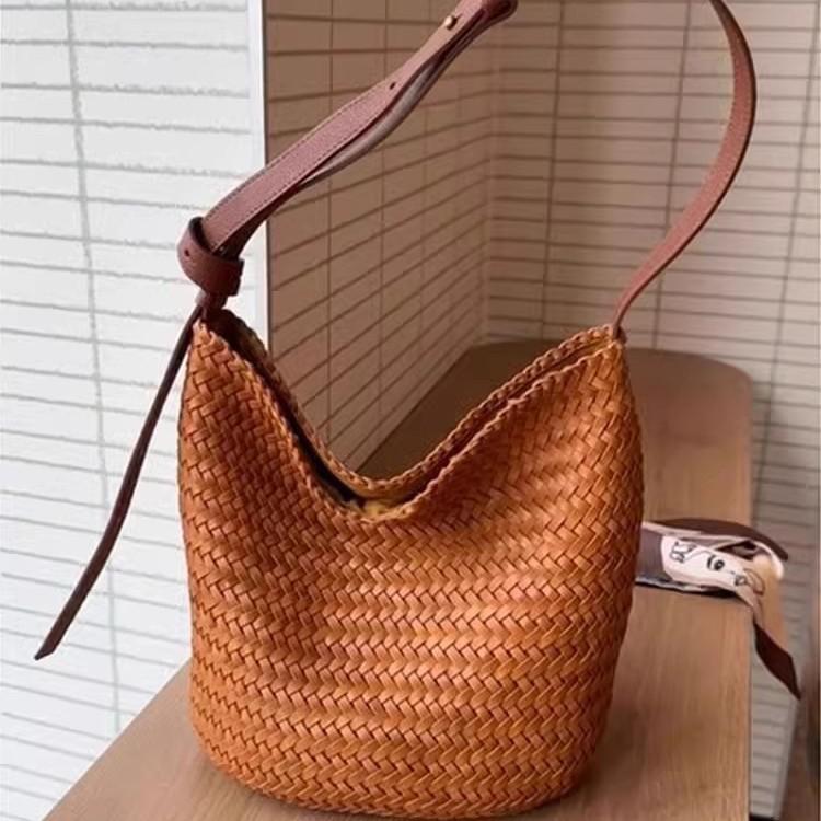 Bag 2025 Womens Knitted Tote New Model Retro Large Capacity Commuting Shoulder Bag Crossbody Bag Vacation Travel Bucket Bag