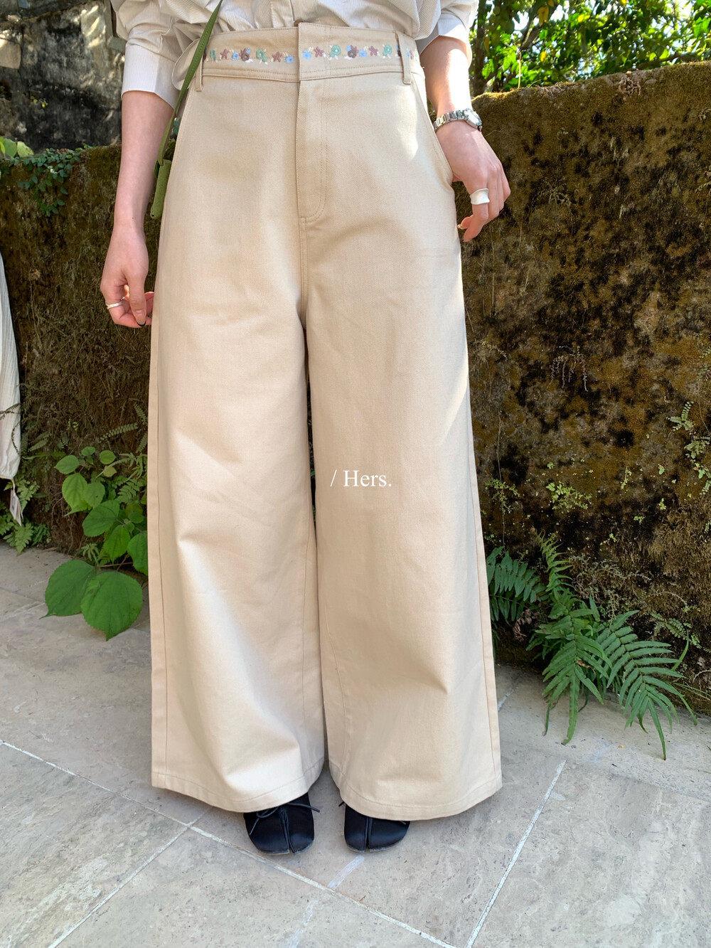 

Women s High-Waisted Wide-Leg Pants with Small Floral Embroidery - Slimming, Versatile, and Casual for Spring 2026. Medium хаки