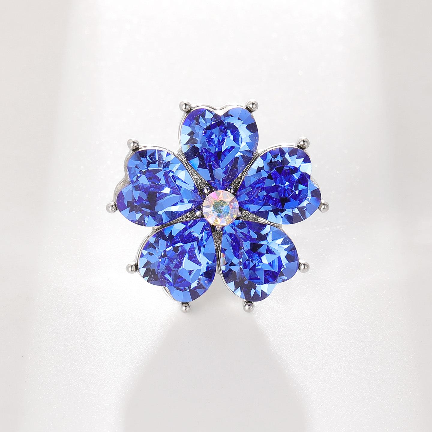 Bo Xin Yun Luxury Crystal Five-Petal Flower Brooch Lapel Pin