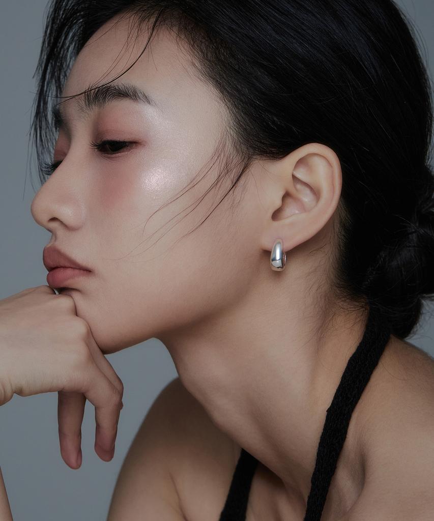 Goldndear [D.Silver925] Mystic Curve One-Touch Earrings