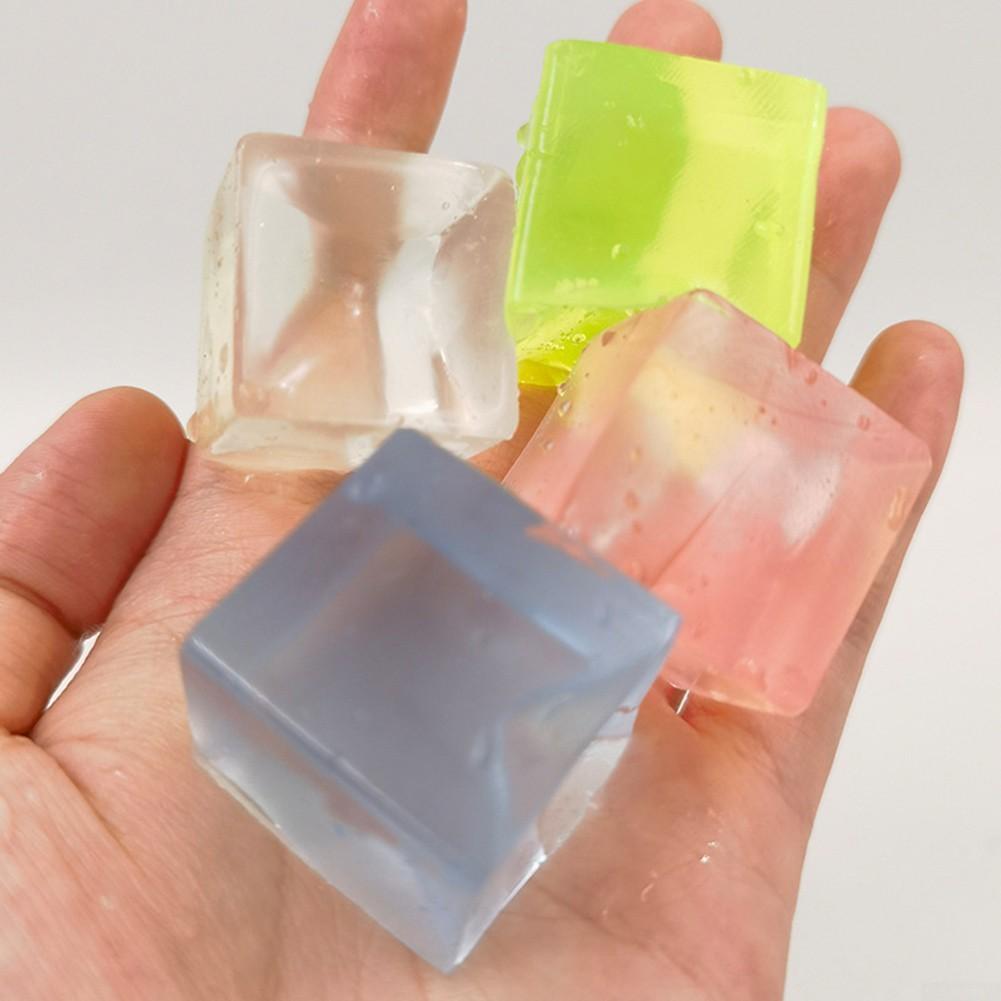 

Погрузитесь в успокаивающее сенсорное путешествие с игрушкой Ice Cube 3cm ice cubes