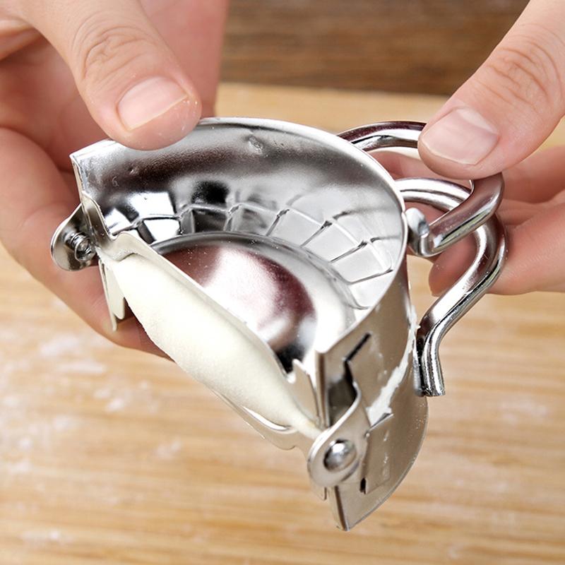 Ruční knedlíky, forma na knedlíky, forma na empanády, forma na ravioli, kovový lis na knedlíky, pierogi, gyoza, kuchyňské příslušenství.