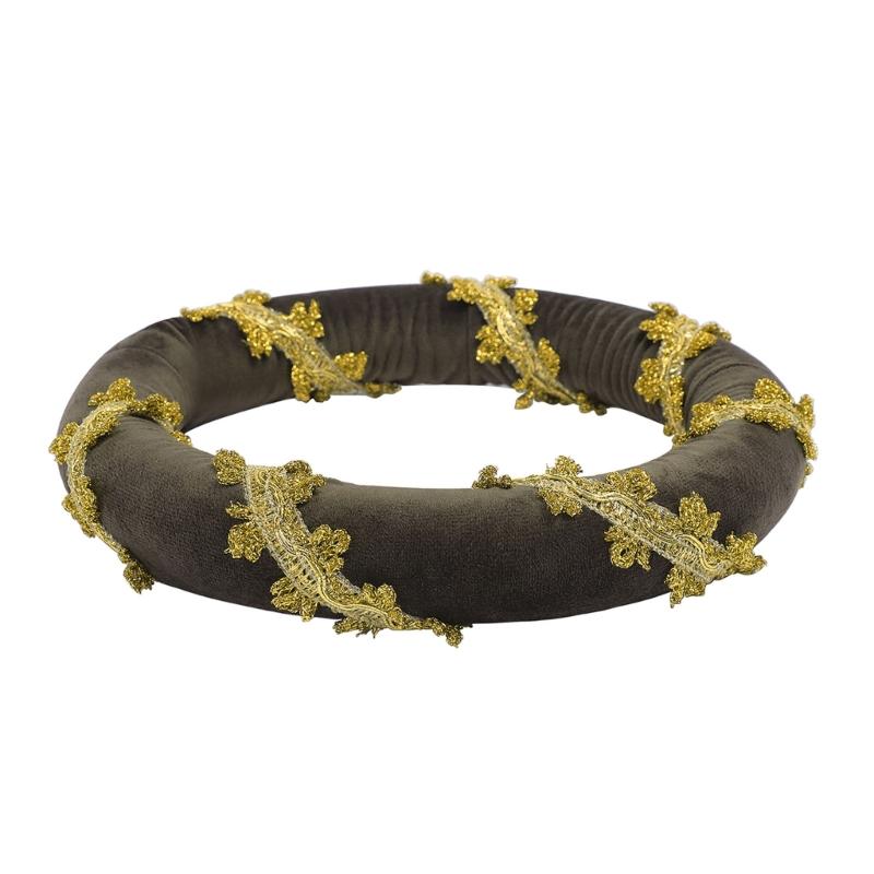 Cappello a cuffia imbottito in velluto rinascimentale con delicato bordo dorato per costumi medievali e rappresentazioni teatrali