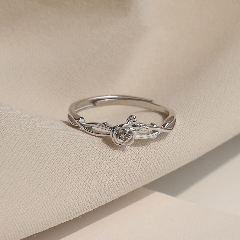 Sweet Rose Flower Ring for Women - Unique, Versatile, Luxurious, and Fashionable Hand Jewelry.