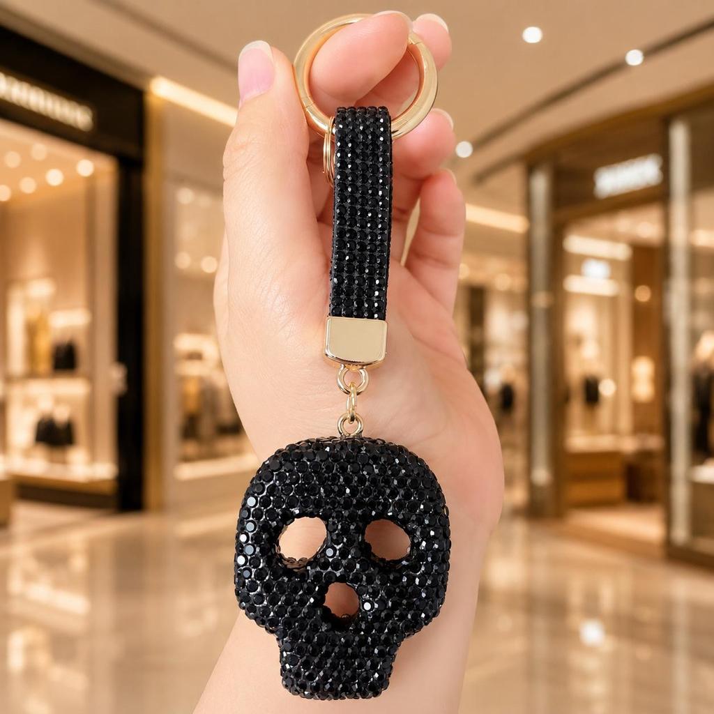 Luxury Crystal Diamond Skull Car Pendant and Fashion Keychain Charm
